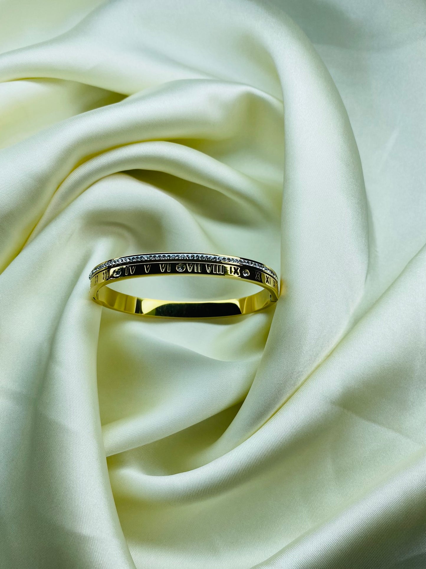 ROMAN GOLD CUFF