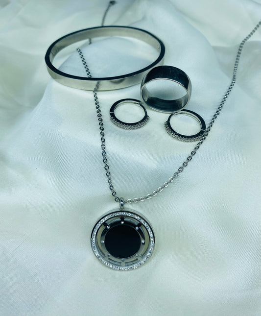 ONYX DIAMOND JEWELRY SET