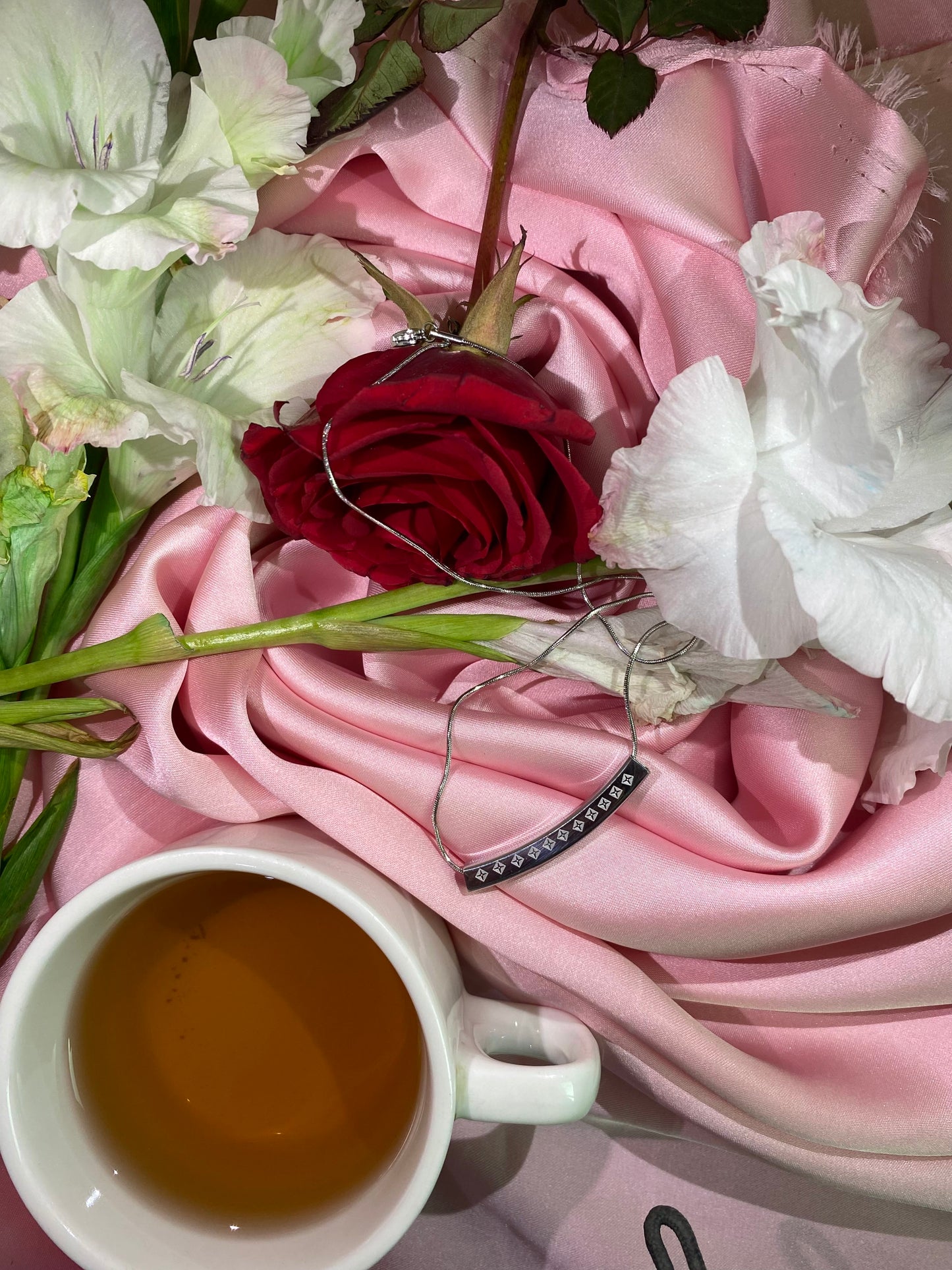 MINIMAL BAR NECKLACE