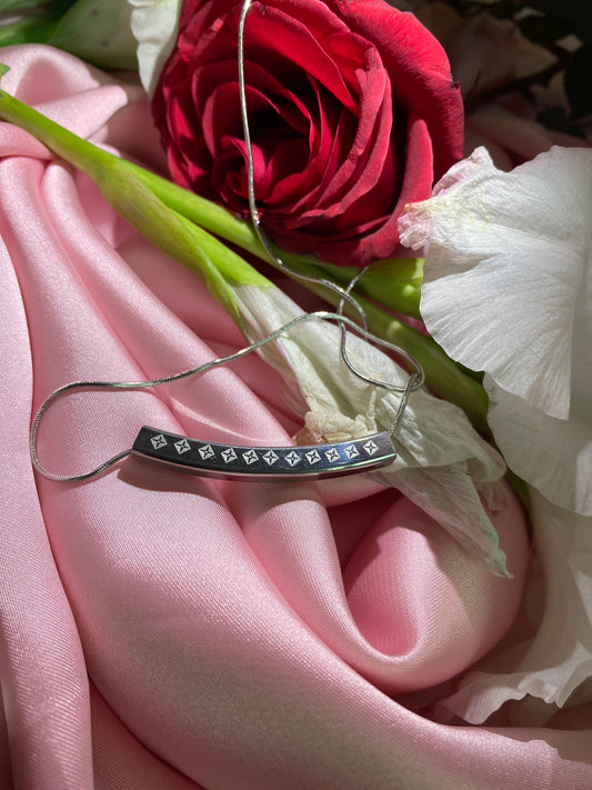 MINIMAL BAR NECKLACE