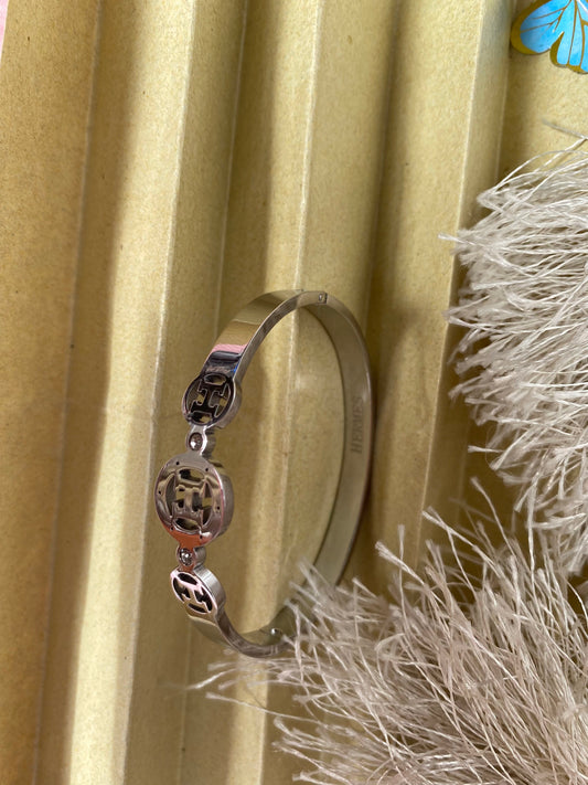 SIGNATURE H BRACELET