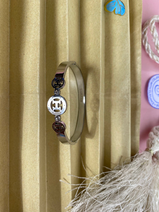 SIGNATURE H BRACELET
