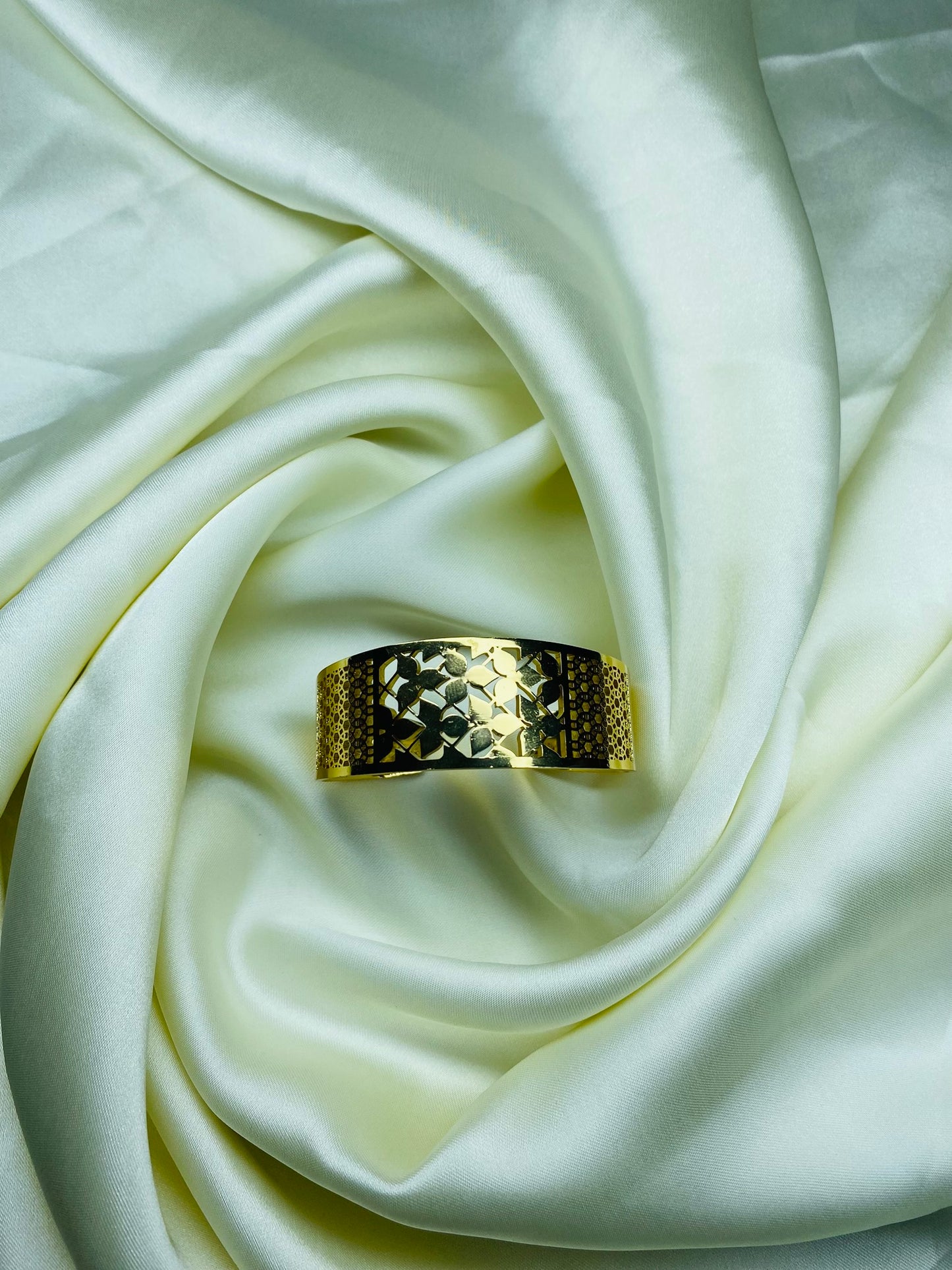 GULZAR GOLD CUFF