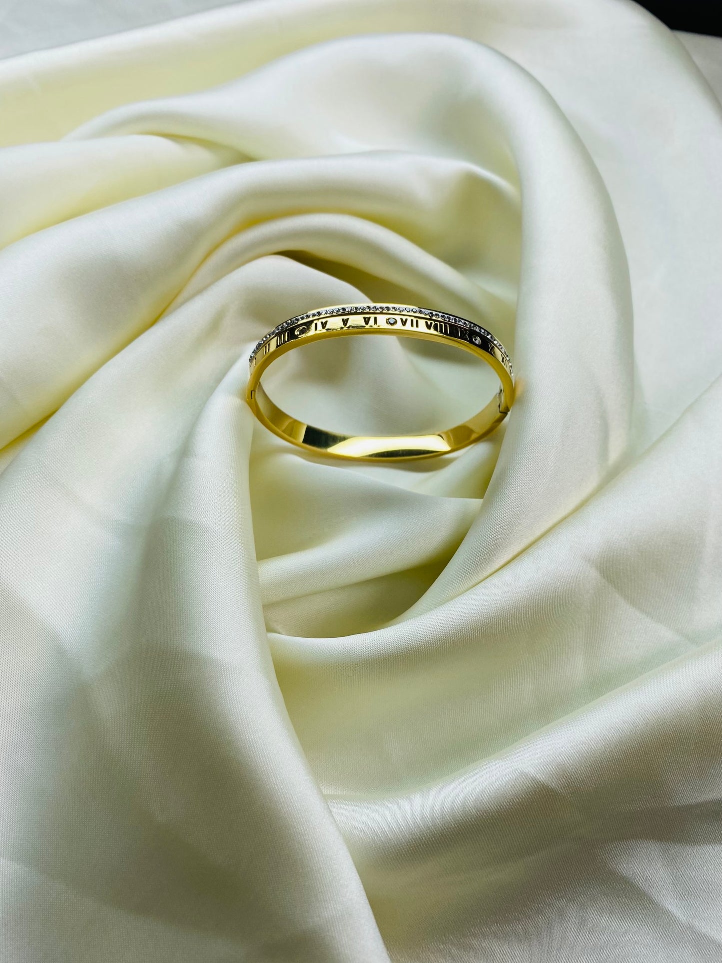 ROMAN GOLD CUFF