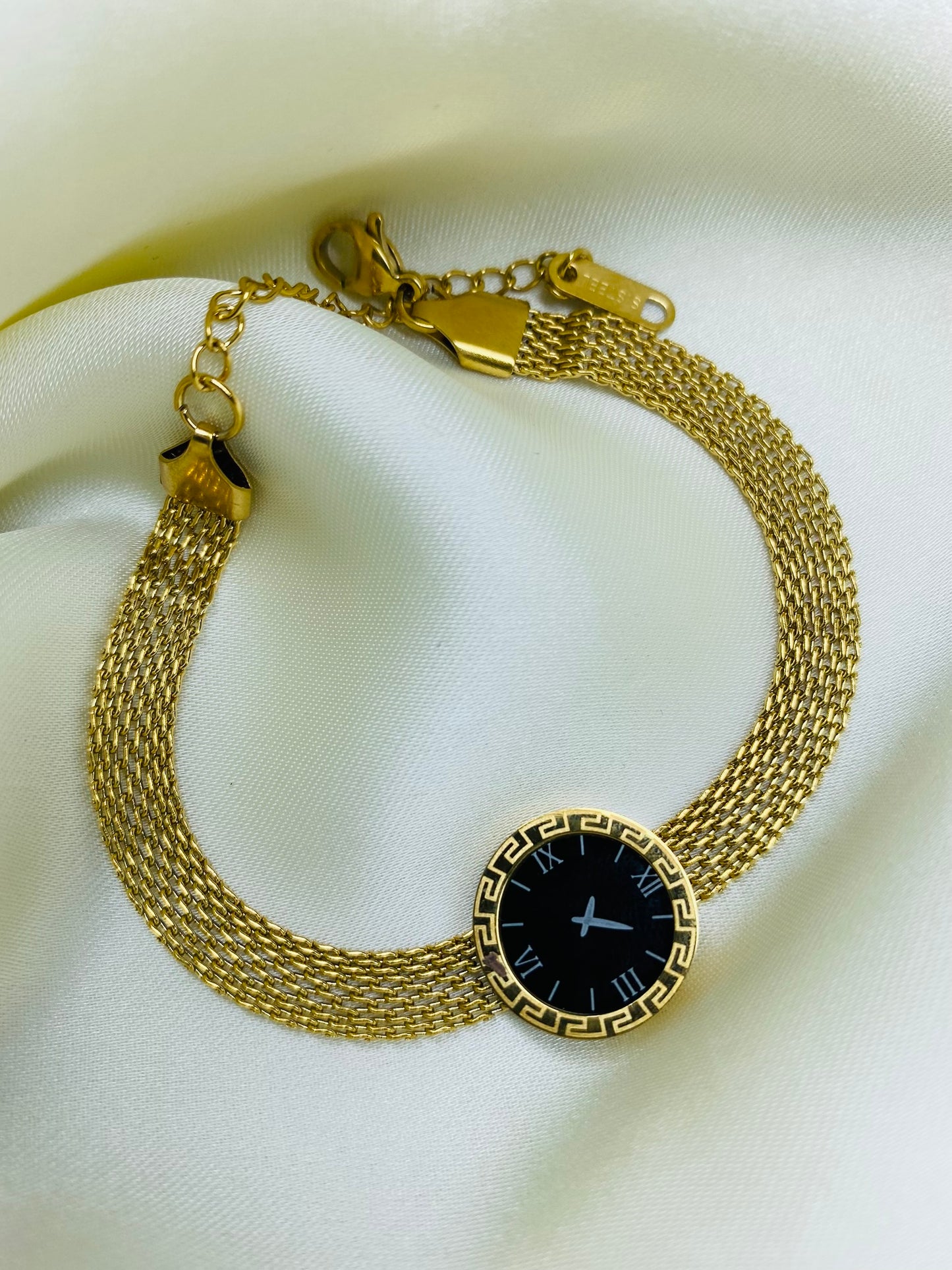 MAJESTIC CHARM TIMEPIECE