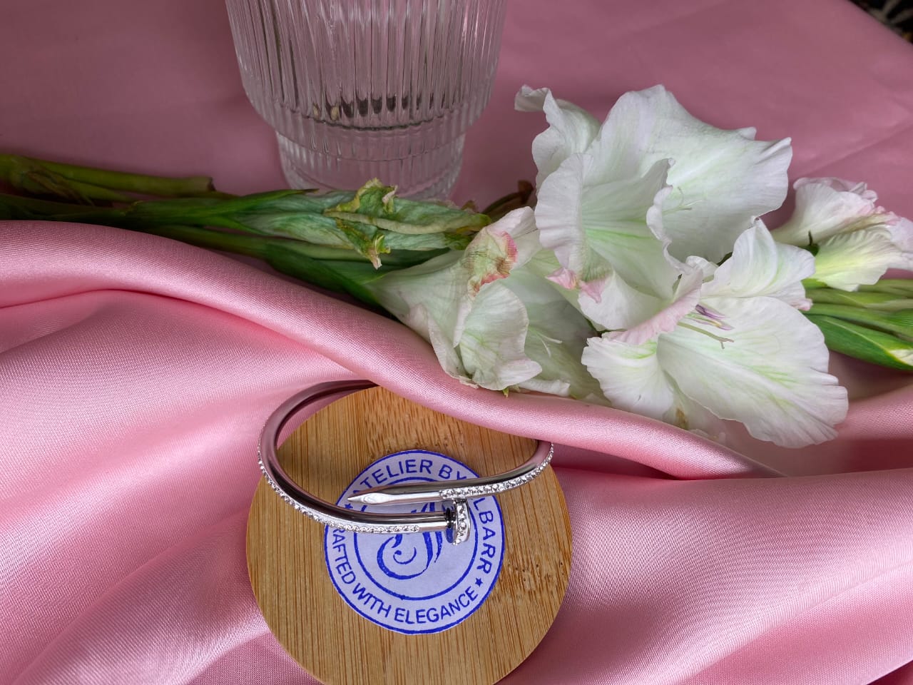 SIGNATURE NAIL CUFF