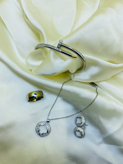 SILVER CLOVER JEWELRY SET