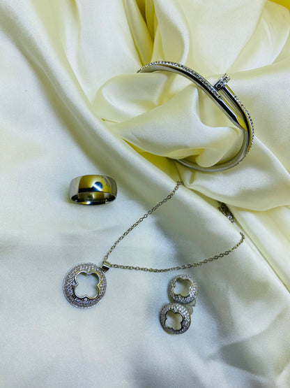 SILVER CLOVER JEWELRY SET