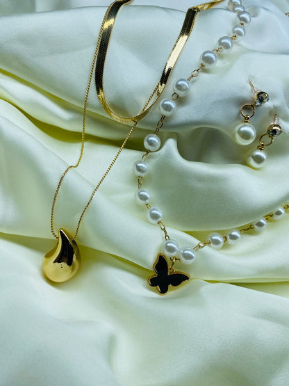 LAYERED GOLDEN NECKLACE SET