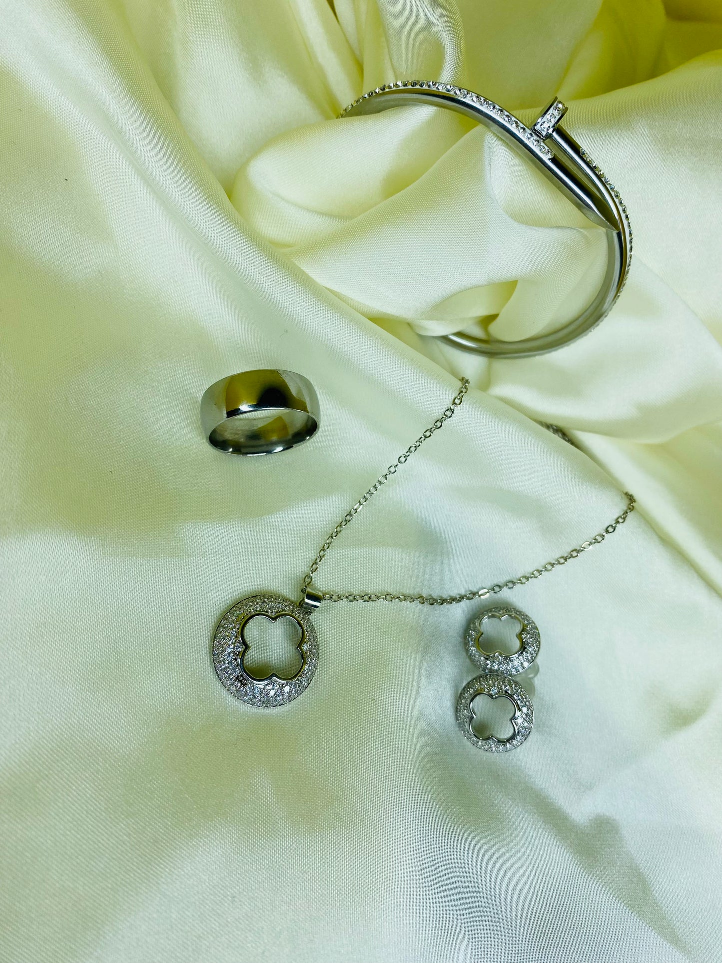 SILVER CLOVER JEWELRY SET